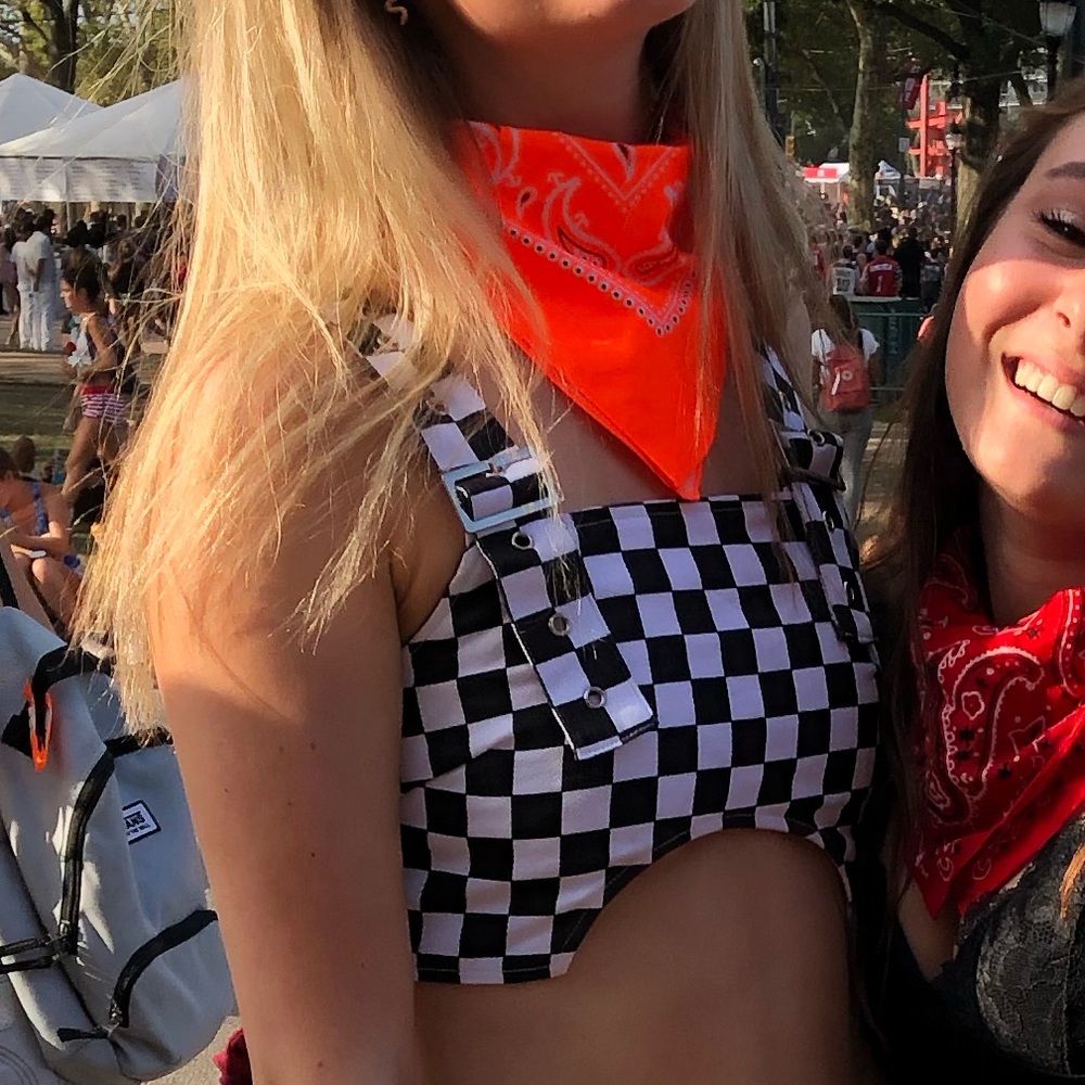 Checker top